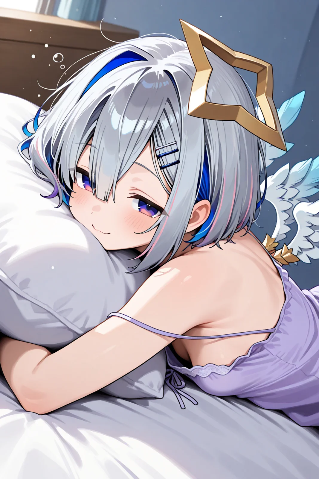 夏の朝、枕に寄り添って微笑む銀髪の女の子